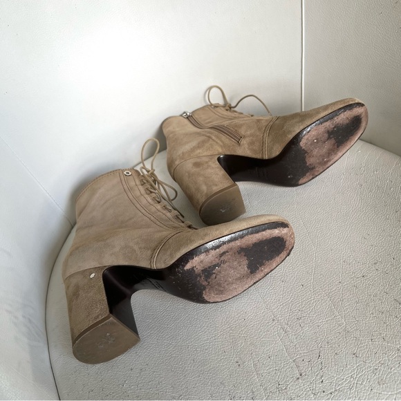 (͒ ॢ X ॢ)͒

Tan Suede Victorian Lace Up Ankle Boots - Picture 10 of 17